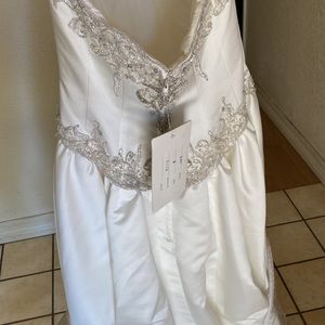 Allure wedding dress size 8 new with tags